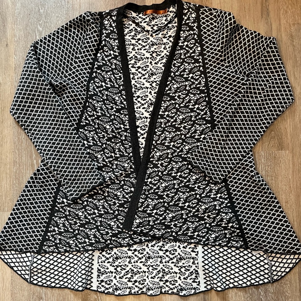 Bellini midweight feminine large black and white cardigan